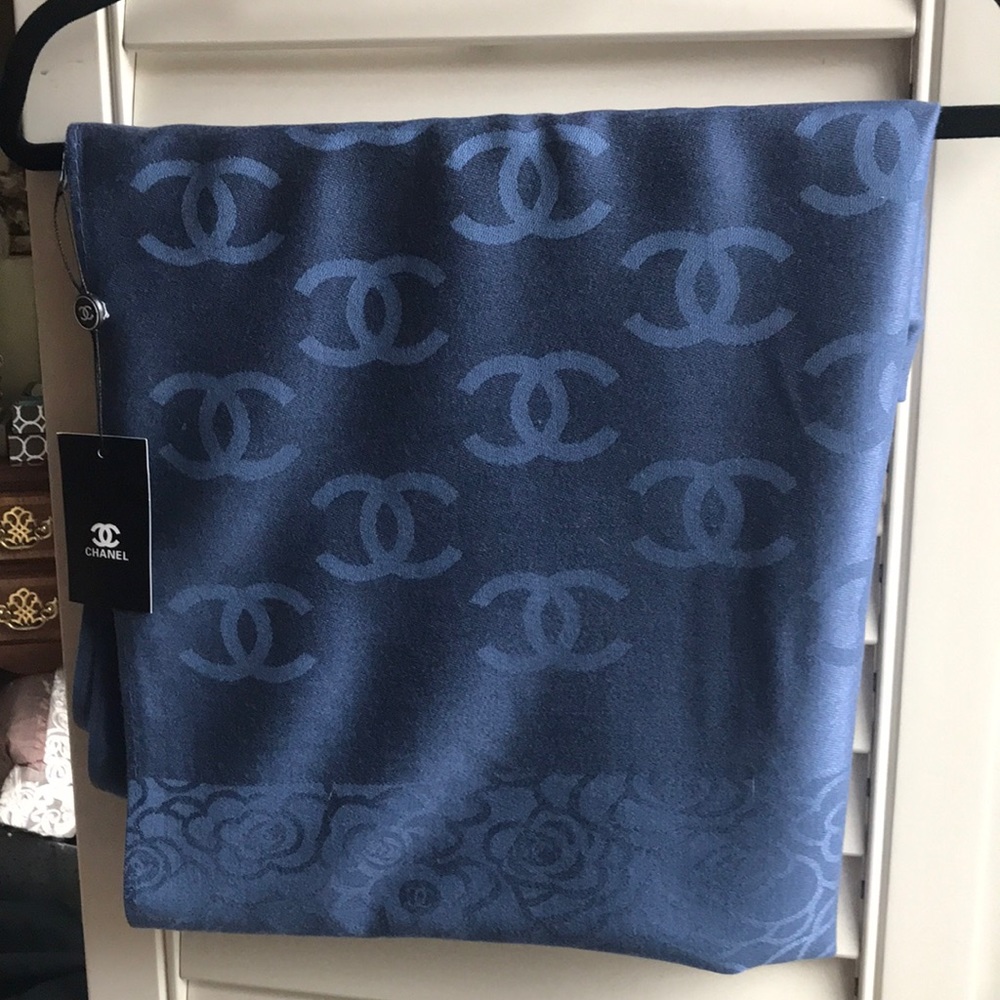 CHANEL Pashmina/Scarf